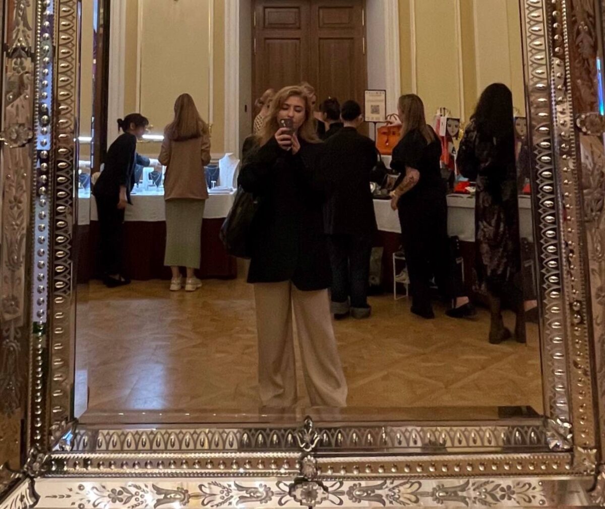 Во дворце Елисеевых