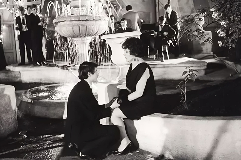 на фото кадр из фильма "Долгие проводы"