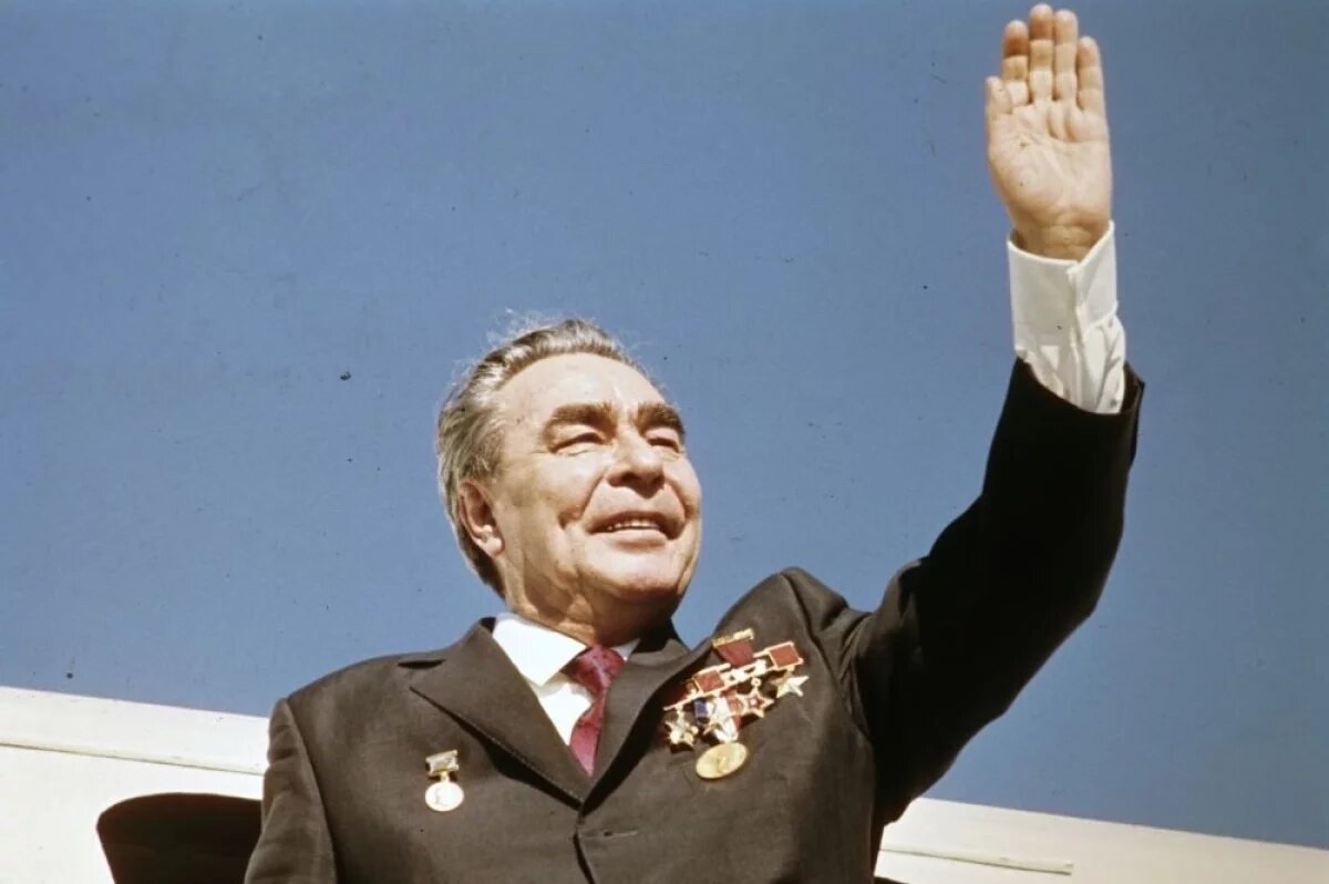    Истребители французских ВВС атаковали Ил-18 с Леонидом Брежневым.