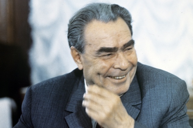    Леонид Брежнев принял французский истребитель за почетный эскорт. Фото:  РИА Новости