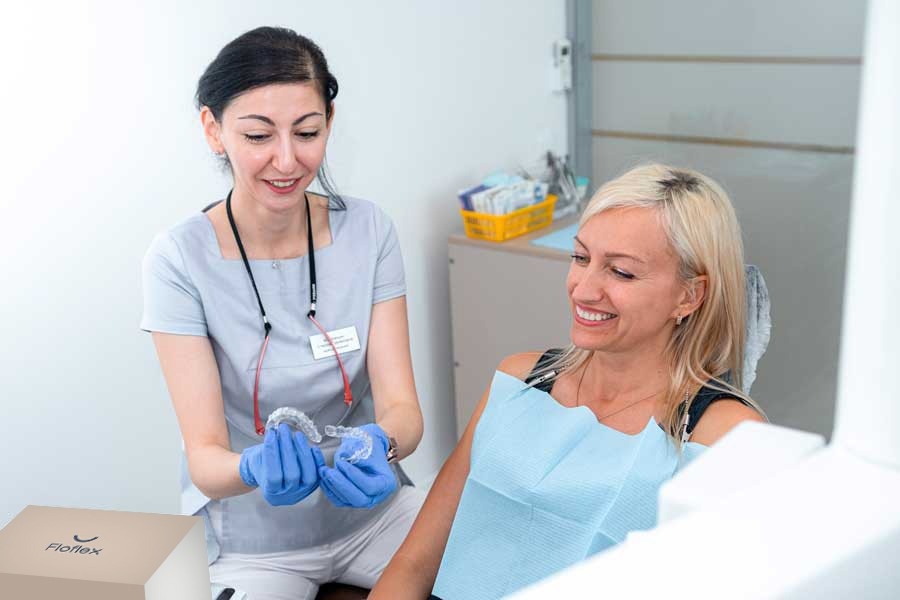 Заведующая ортодонтическим отделением, врач-стоматолог, ортодонт клиники «Флоренция» Стелла Гургеновна Малхасьян с пациенткой