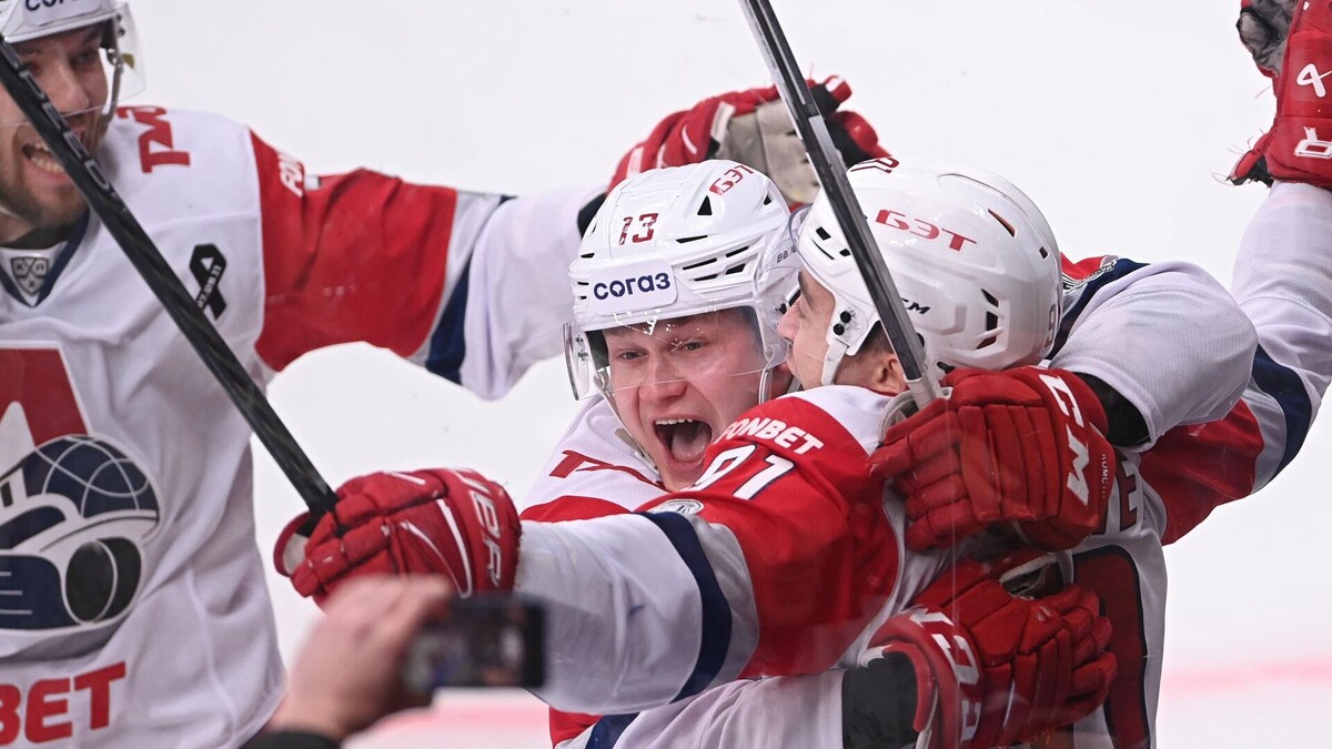 Изображение с яндекс.картинки (ярославцы забрасывают очередную шайбу)