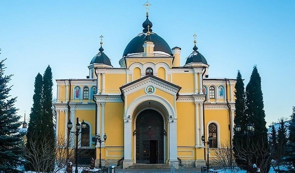 Храм Воскрешения Словущего, самый старый храм монастыря, заложен в 1772 году. Фото из Интернета. 