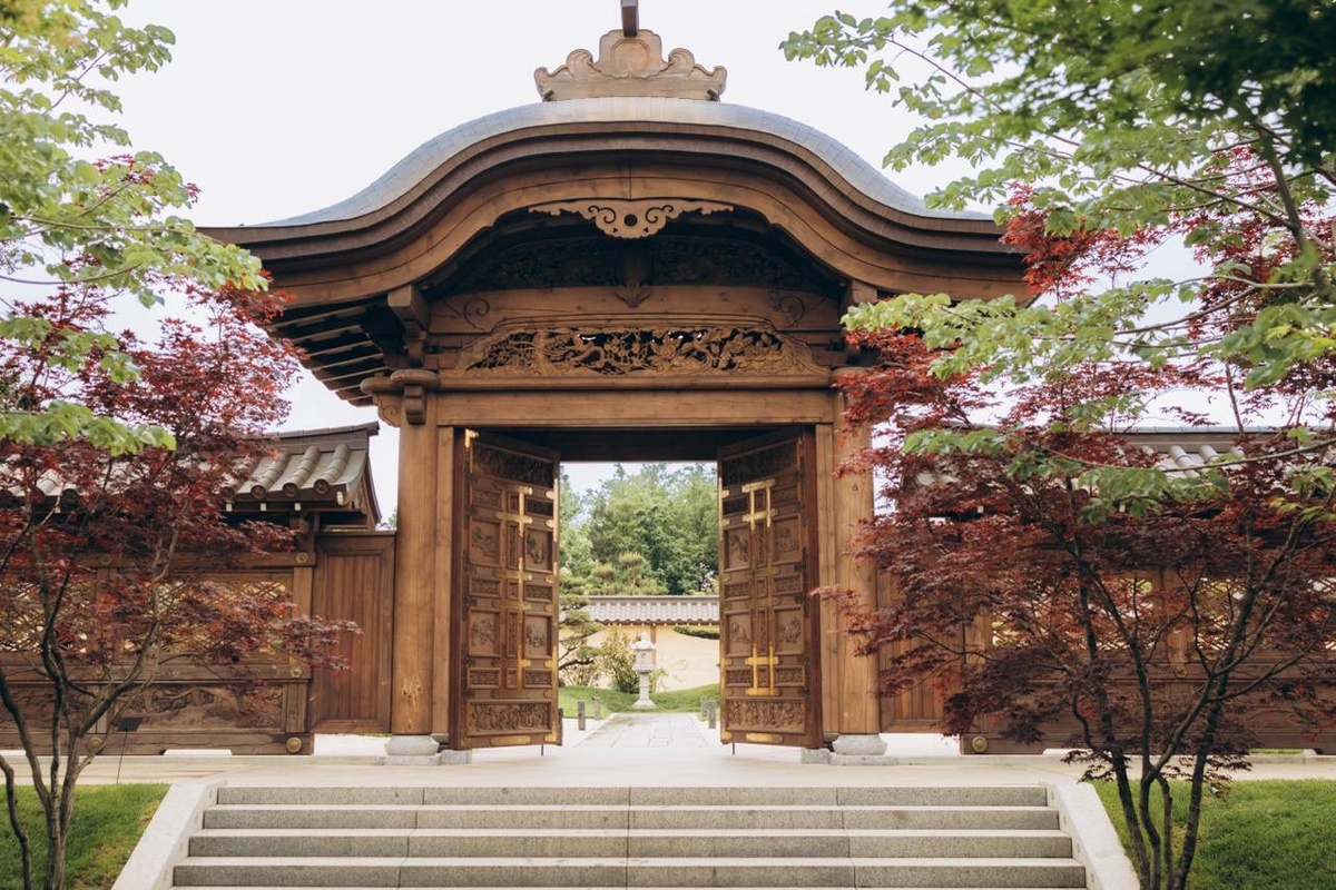 Ворота Карамон