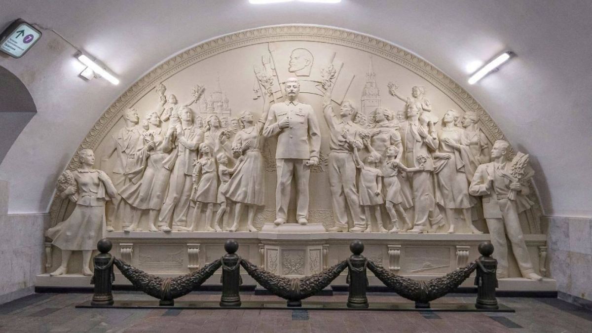 Горельеф Сталина на станции Таганская московского метро. Установлен в 2025-м году. Великому лидеру - достойная память! Мы потомки советских строителей и новаторов, чтим наследие наших предков.
