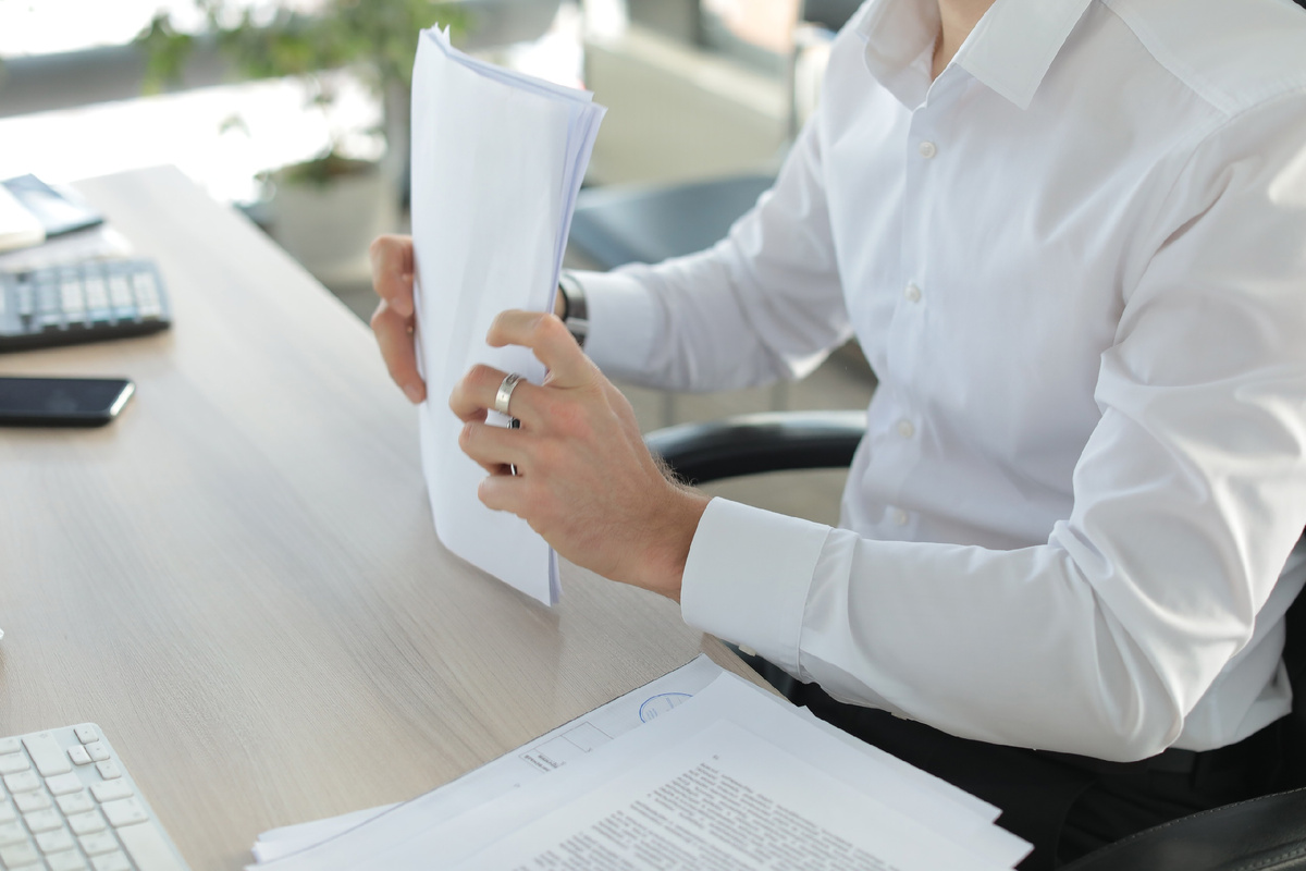 Переходят ли долги детям после смерти? Узнайте, в каких случаях это возможно, как защитить наследников и почему банкротство — лучший выход.