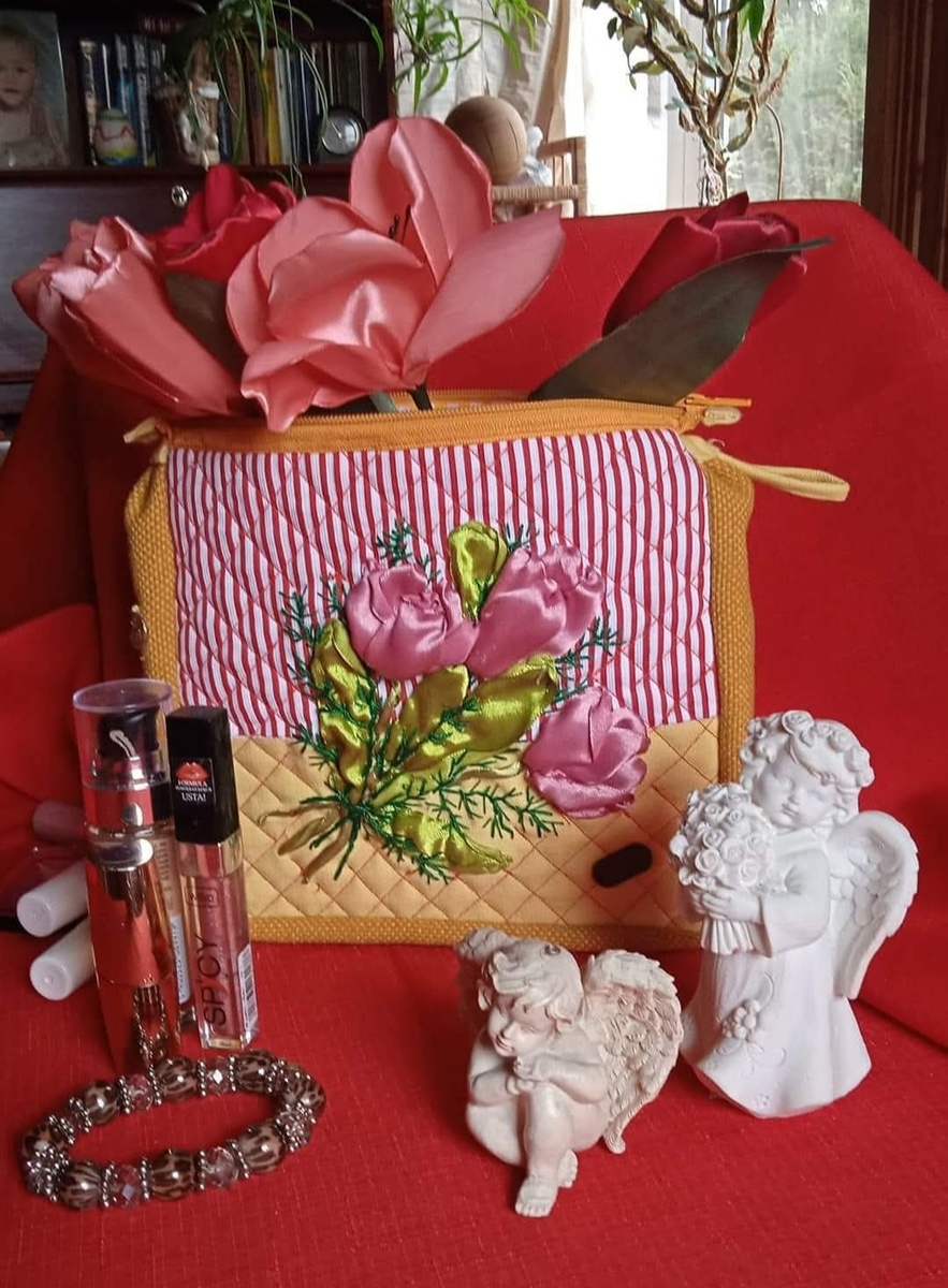 Косметичка " Тюльпаны ". Работа и фото автора. 