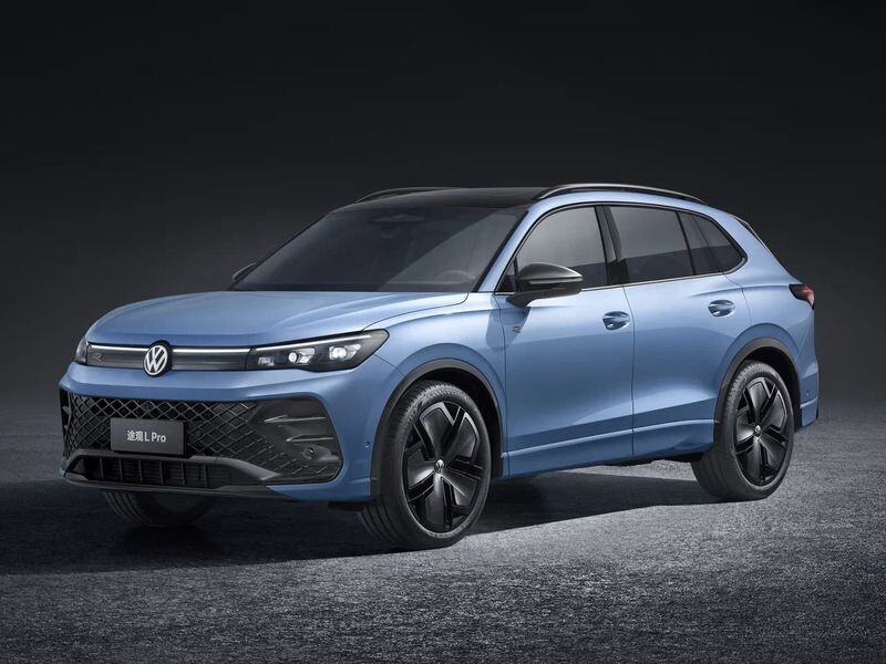 Какой двигатель устанавливается на Volkswagen Tiguan? Мощный, экологичный и экономичный – все двигатели из линейки VW попадают под это определение. За динамику Volkswagen Tiguan отвечают силовые агрегаты мощностью 125-150 л.с. с 6-ступенчатой коробкой передач механического или автоматического типа. Полный привод 4-Motion сделает путешествие приятным и комфортным.