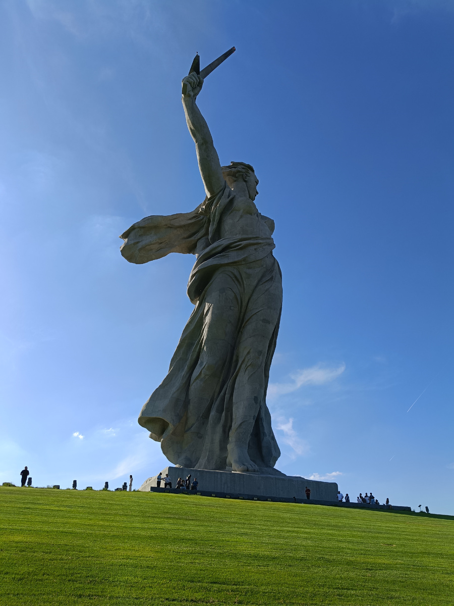 Вставай, страна!..