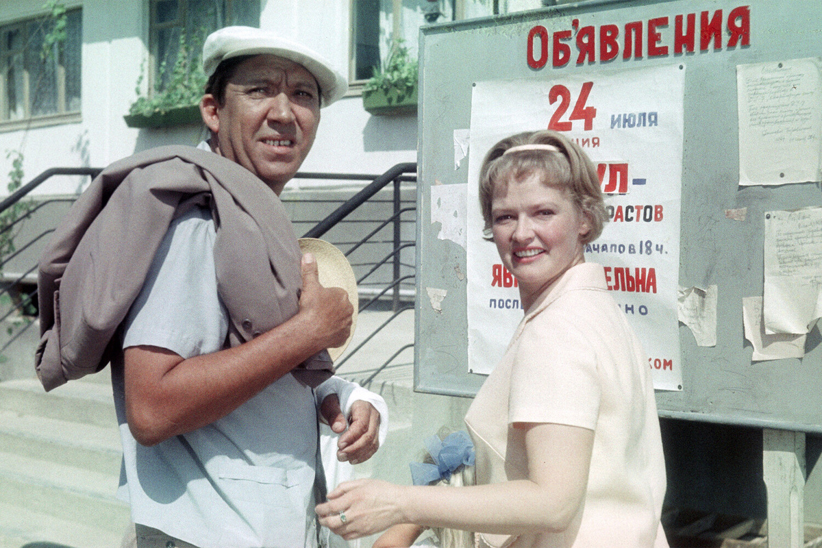 Нина Гребешкова и Юрий Никулин на съемках фильма «Бриллиантовая рука», 1969 год  