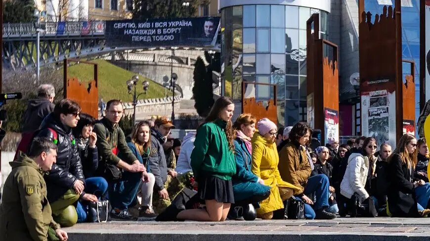 Вот так теперь на намоленном украинцами киевском майдане - невесело.