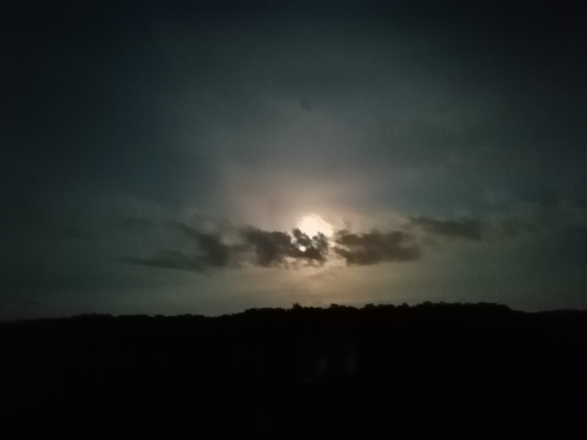 Вечернее небо и луна