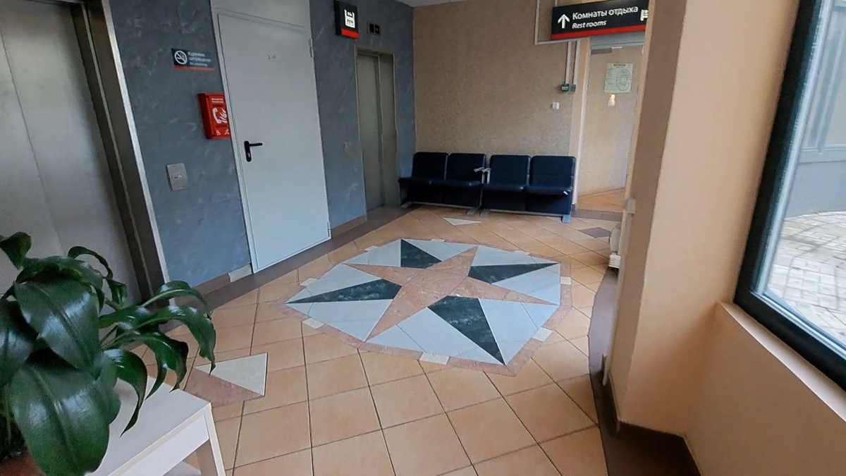 Лифт в отеле