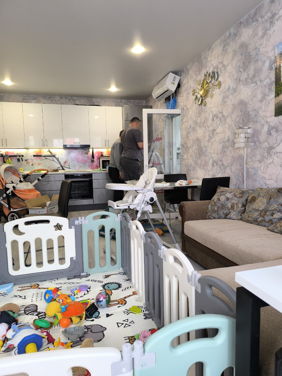 Начало долгого трудового дня у всех присутствующих.