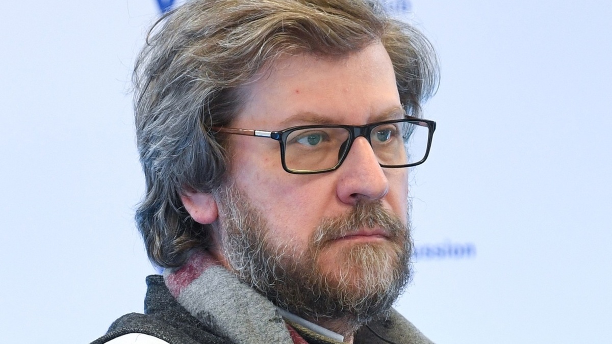 Федор Александрович Лукьянов, известный политолог и телеведущий (выпускник МГУ, профессор НИУ ВШЭ, председатель Совета по внешней и оборо-нной политике)