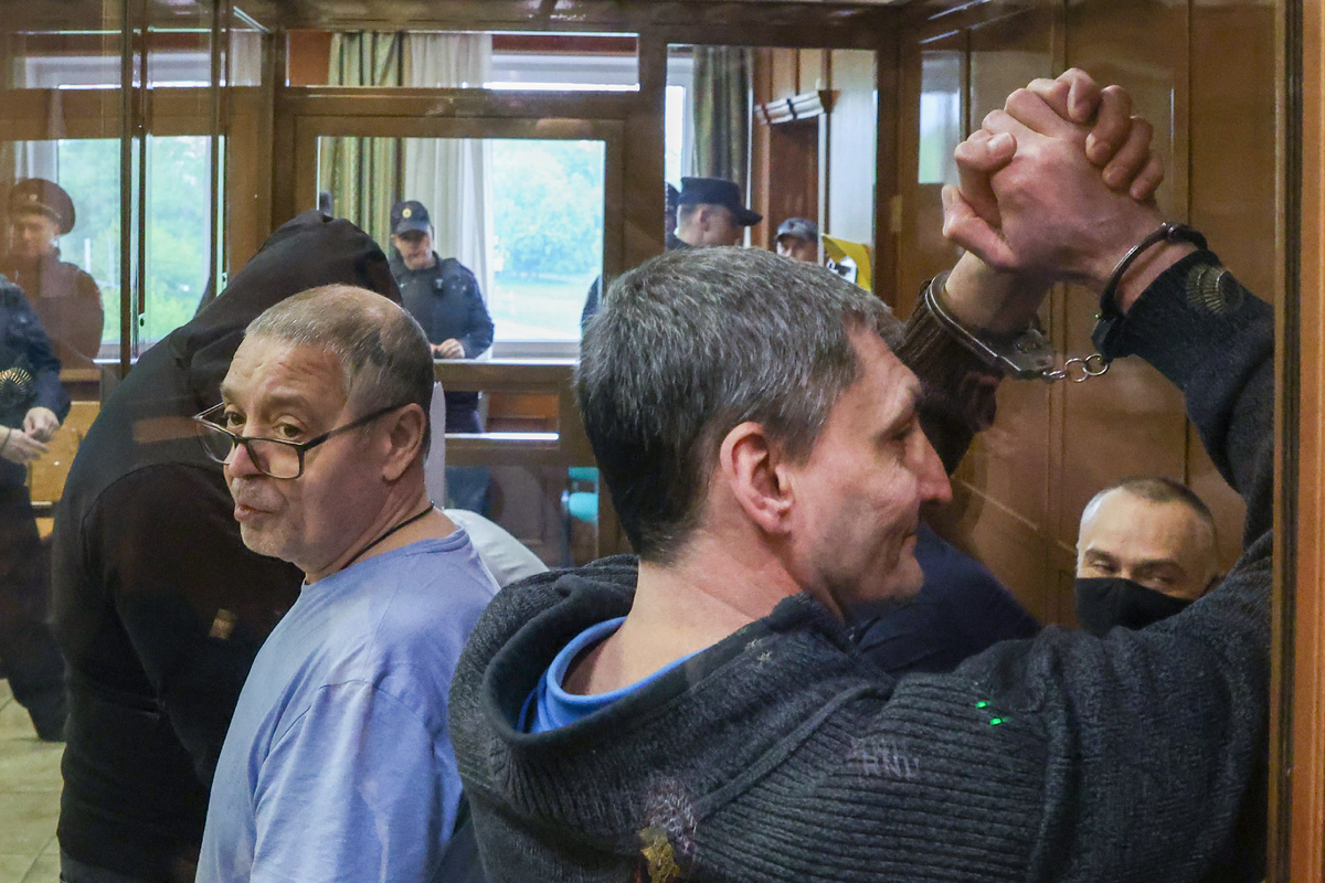 Игорь Жирноклеев (в наручниках), лидер Таганского ОПС, Фото: Globallookpress.com