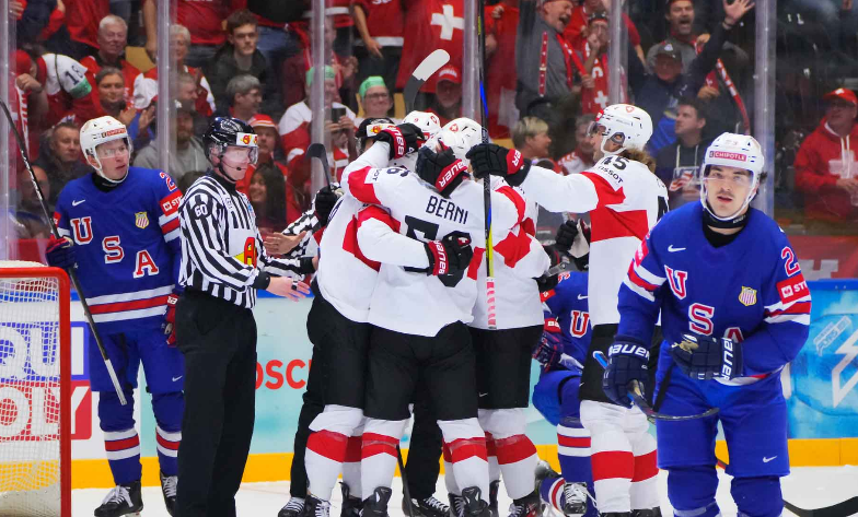 Швейцарцы отправили в ворота сборной США три безответные шайбы. Фото: ИИХФ