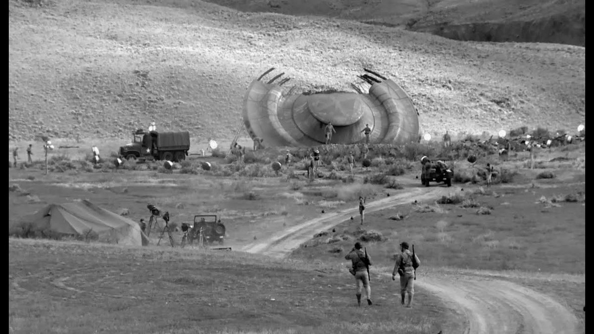 Фото с предполагаемого места падения НЛО. Знаменитый Розуэлльский инцидент в 1947 году в США. Подлинность фото официально не подтверждена.