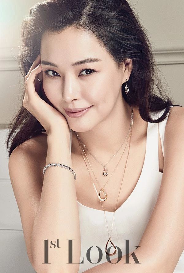 Актриса Ли Ха Ни. Листайте галерею...