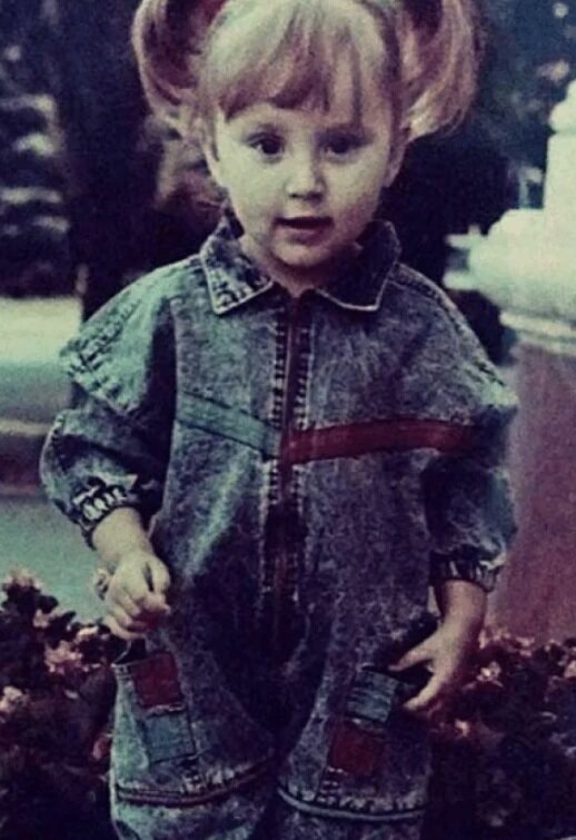 Анна в детстве