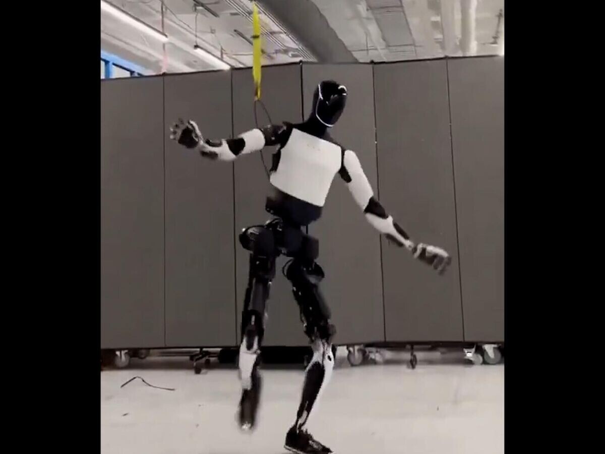    Танцующий робот Optimus от Tesla © x.com/elonmusk