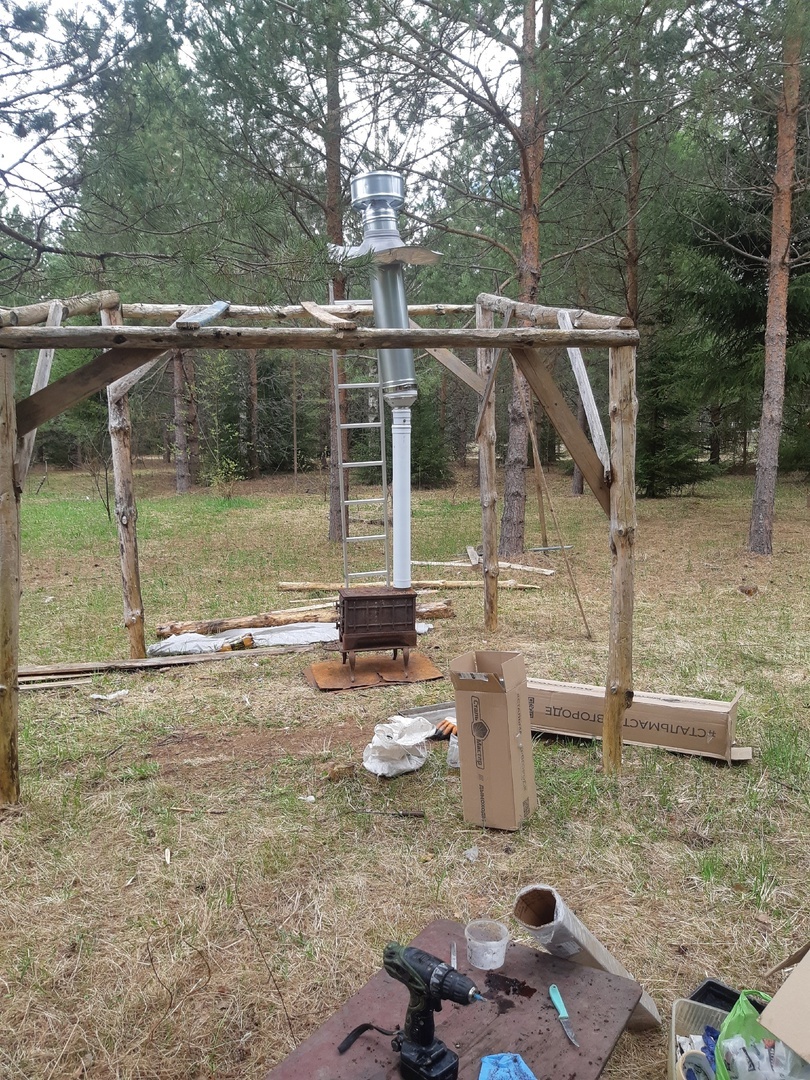 Вот такой , кокетливо изгибающийся дымоход получился сначала.