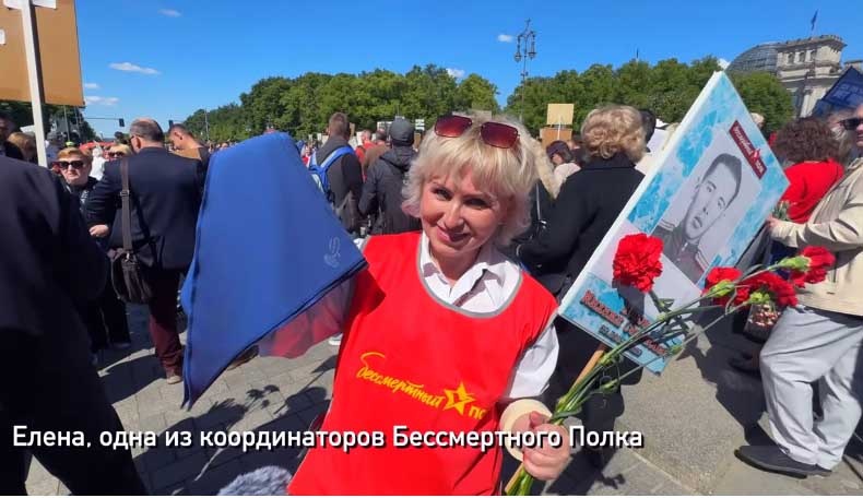 Елена с платочком-символом