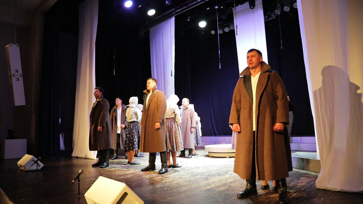    В Пойковском поставили любительский спектакль о войне