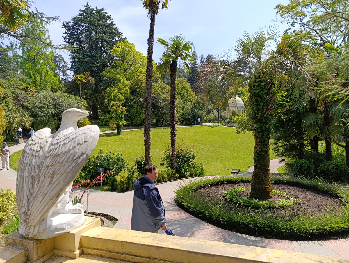 В дендрарии повсюду красота 😍 Фото автора канала Птичка Степная