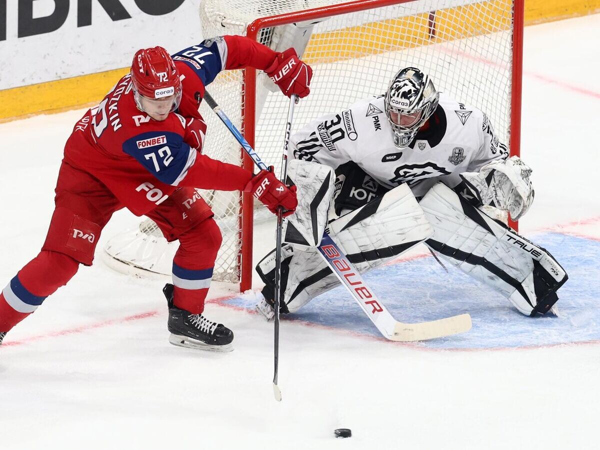    Эпизод матча "Локомотив" - "Трактор"© Фото : Пресс-служба ХК "Локомотив" (Ярославль)