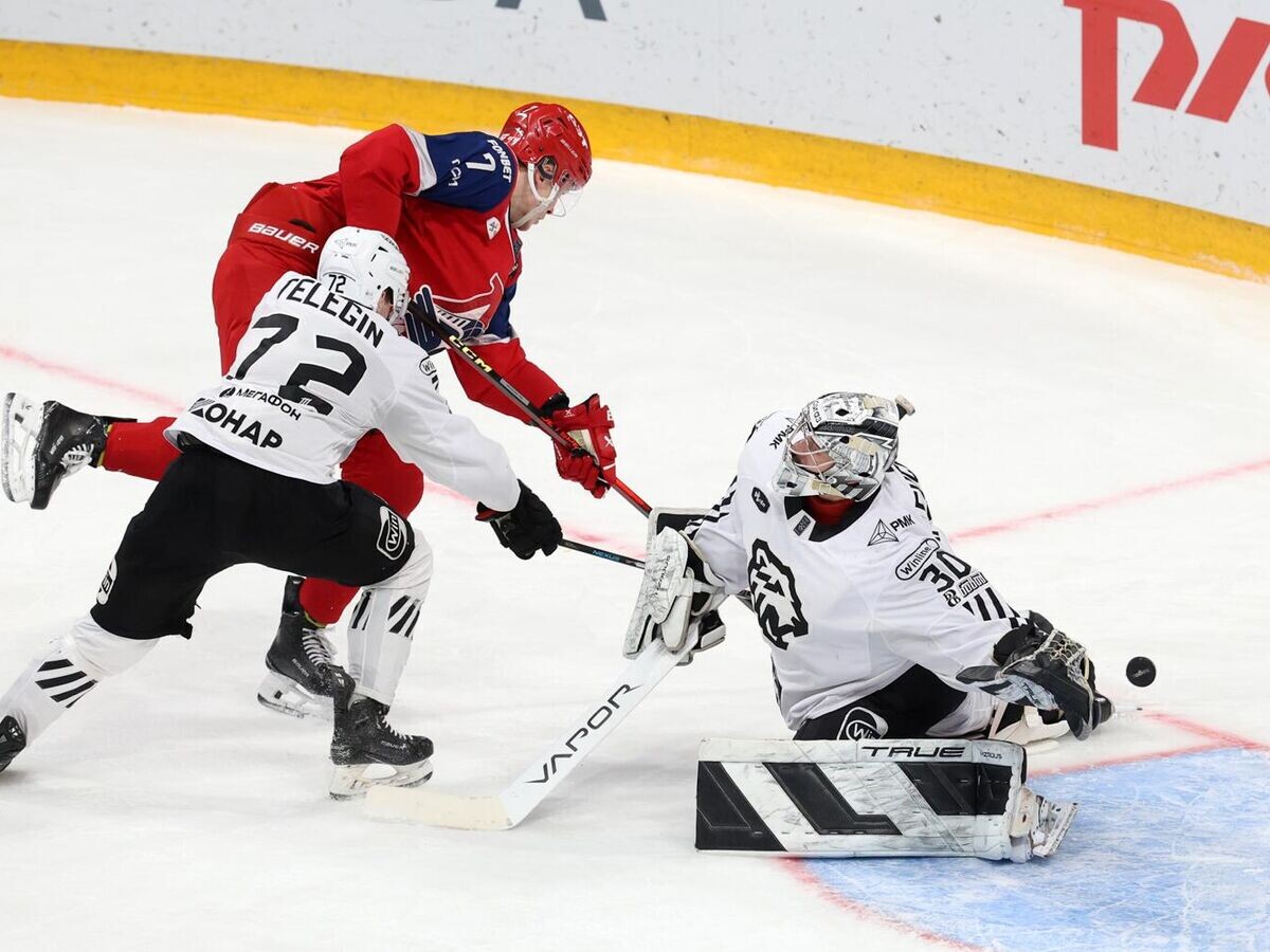    Эпизод матча "Локомотив" - "Трактор"© Фото : Пресс-служба ХК "Локомотив" (Ярославль)