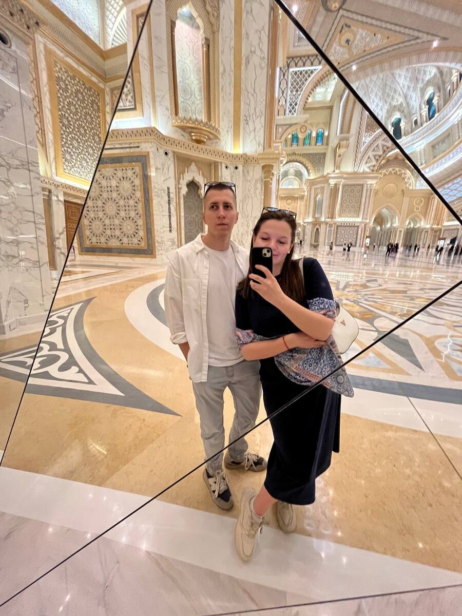 Роскошные гости дворца :)