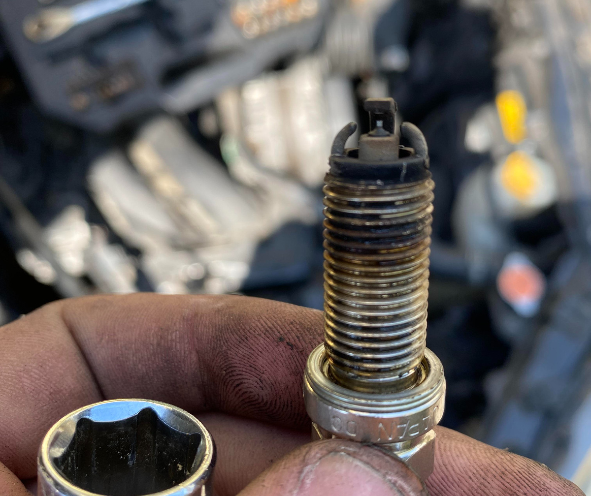 Проверяю свечи зажигания