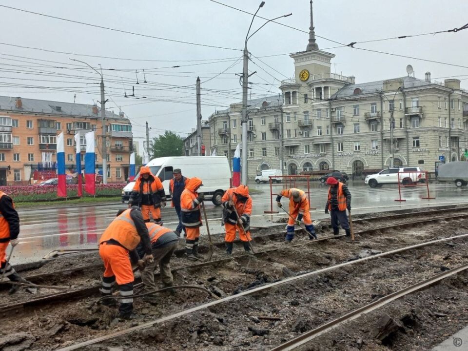    Ремонт трамвайных путей на пл. Октября. Источник: barnaul.org