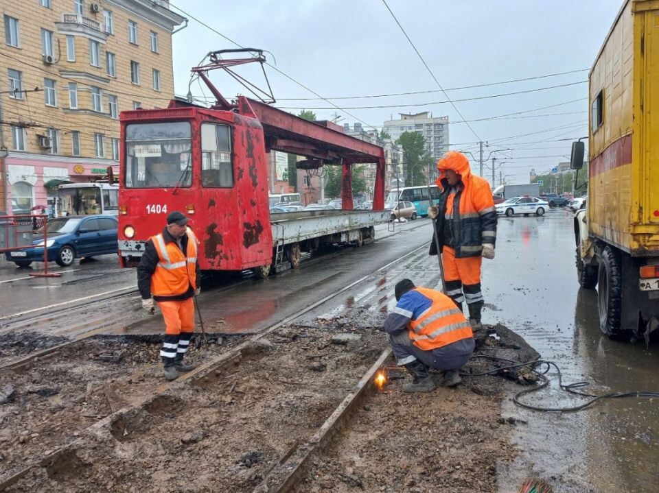    Ремонт трамвайных путей на пл. Октября. Источник: barnaul.org
