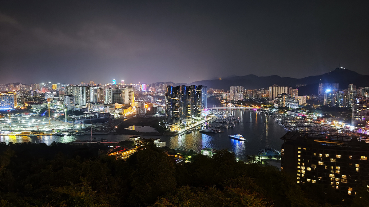 Виды ночью прекрасные, но дорога до бухты Дадунхай опасная 😉