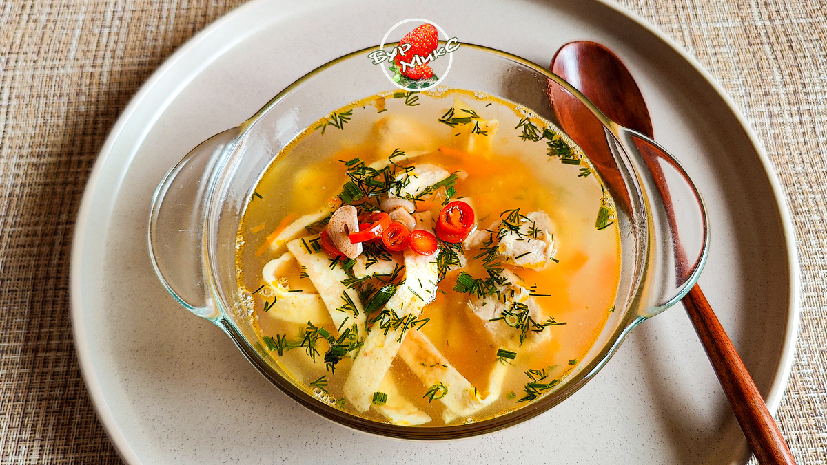 Куриный суп с яичными блинчиками