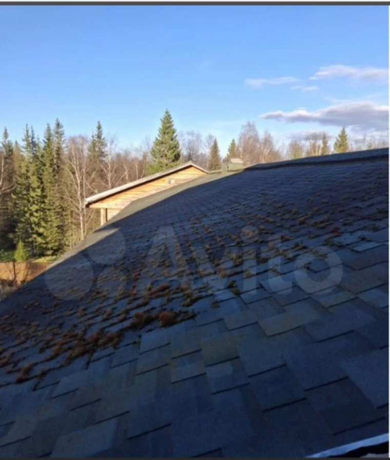 Крыша выложена гибкой черепицей. Фото: сайт «Авито«