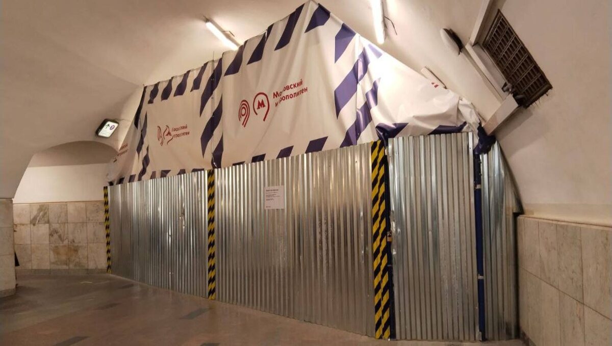 На этом месте скоро состоится открытие барельефа с товарищем Сталиным.