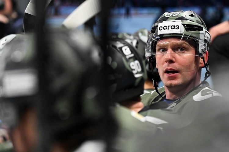    Нападающий СКА Евгений Кузнецов ищет себе новую команду.   
Фото: ska.ru