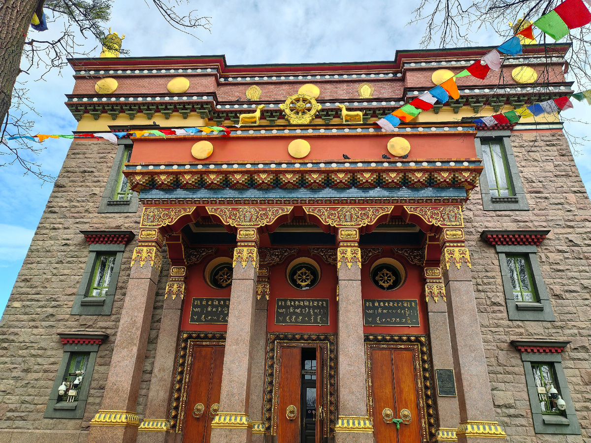 Буддийский храм «Дацан Гунзэчойнэй» в Санкт-Петербурге. Фото автора.