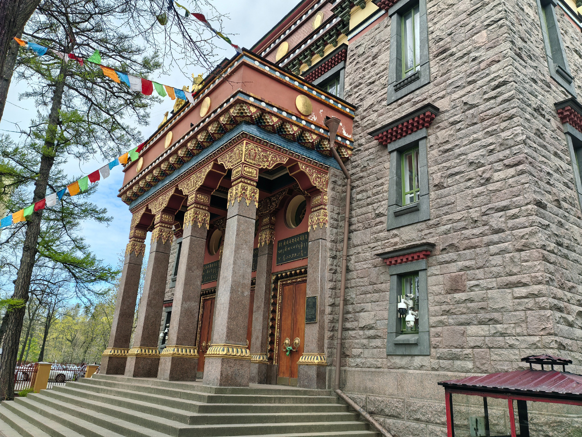 Буддийский храм «Дацан Гунзэчойнэй» в Санкт-Петербурге. Фото автора.