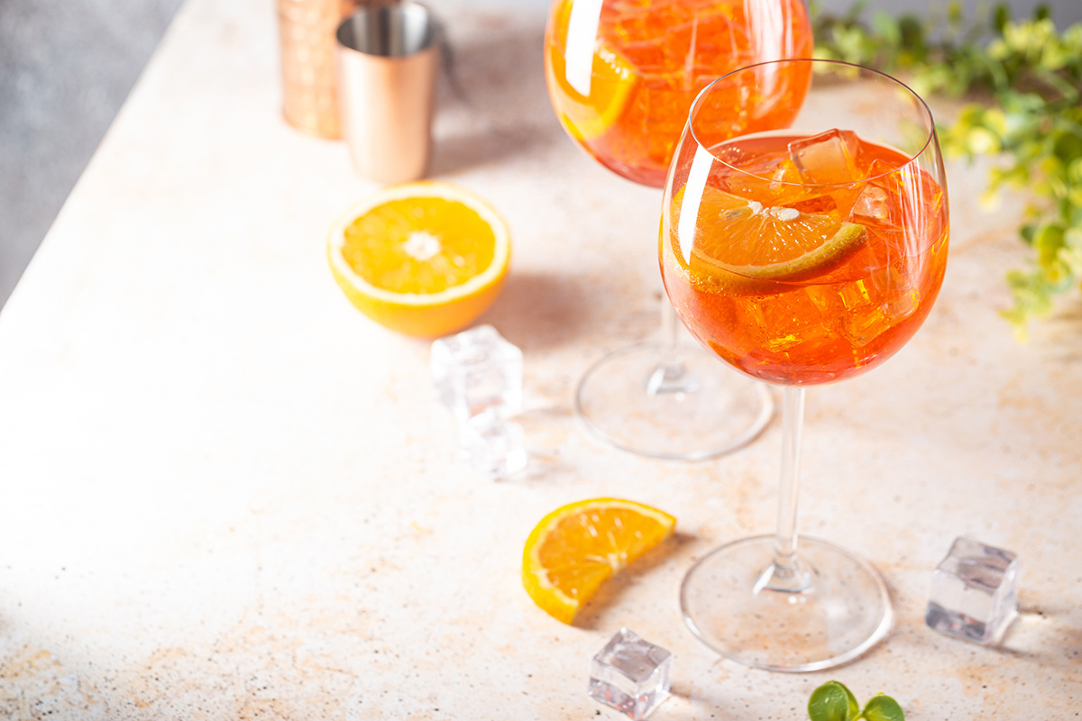 Goskova Tatiana / Shutterstock / FOTODOM📷«Апероль спритц»