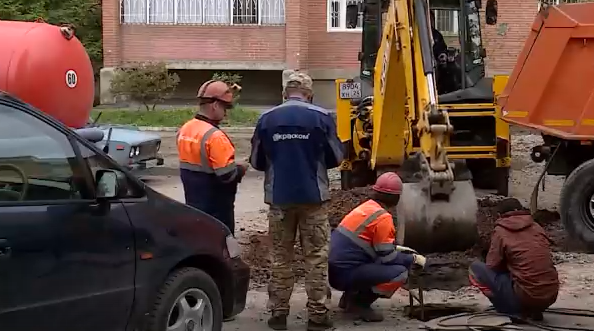     Из-за порыва труб почти 20 домов в Красноярске остались без холодной воды