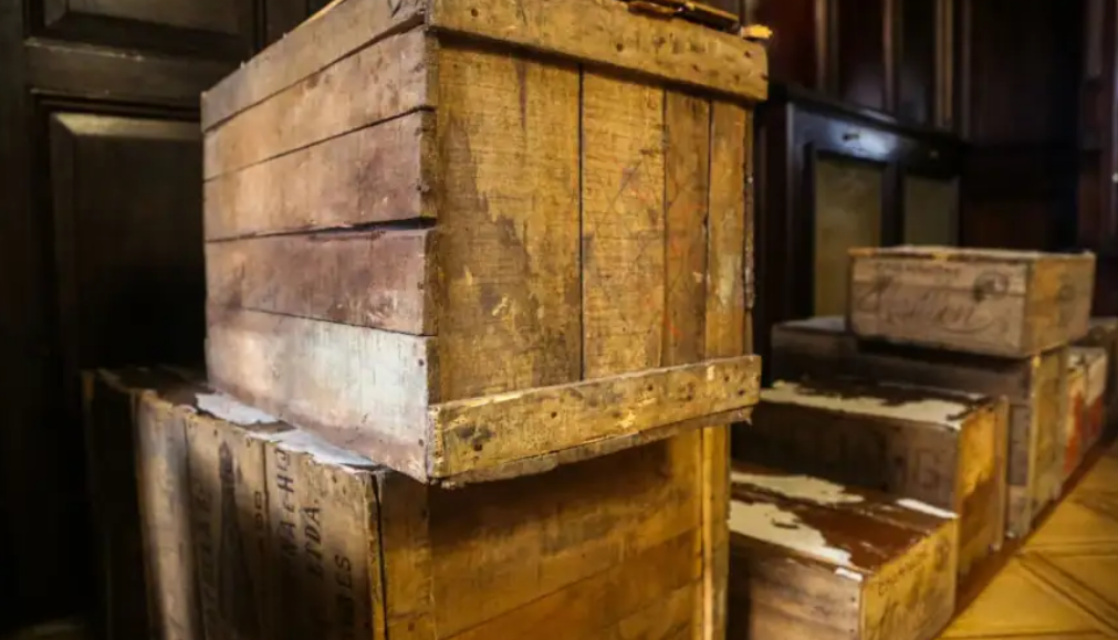 Ящики с нацистскими документами перед вскрытием