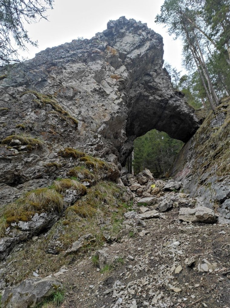 Арка Царские Ворота в камне Дыроватые Ребра. Фото: Данил Постаногов