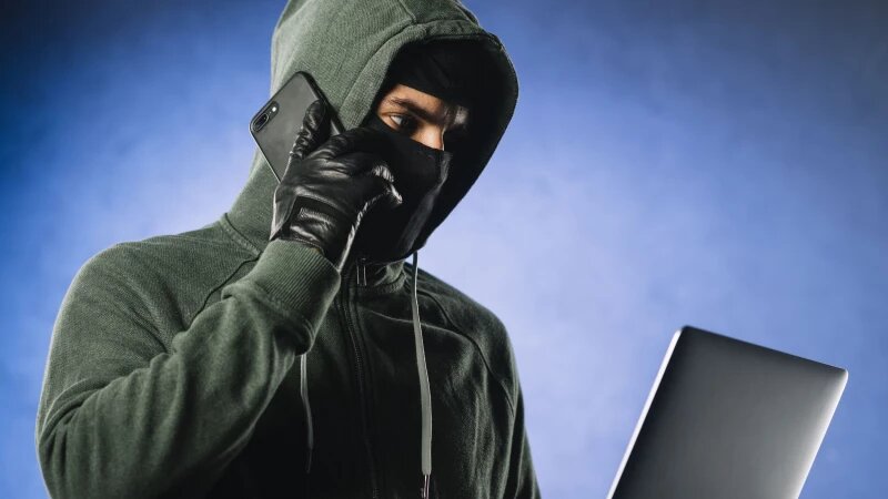     Мошенник звонит по телефону. Фото: ru.freepik.com, автор freepik.