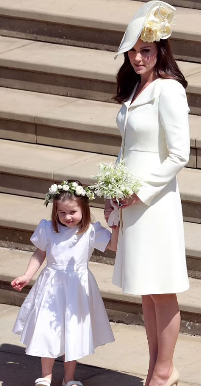 Что произошло между Меган Маркл и Кейт Миддлтон на примерке платья подружки невесты для принцессы Шарлотты? Инсайдер раскрыл правду