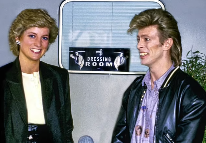 Дворец скрывал фотографии принцессы Дианы и Дэвида Боуи почти 40 лет, чтобы пресечь слухи об их романе