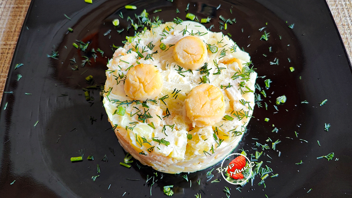 Салат картофельный с морским гребешком или кальмаром